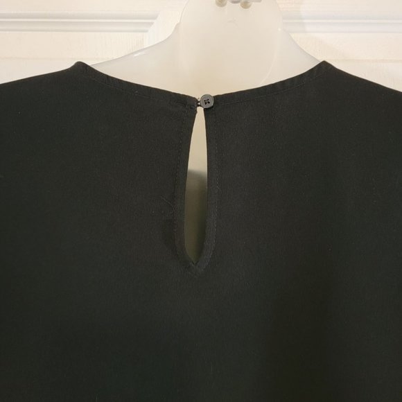 Woman's Top Short Sleeve Black with White Small Petite - Picture 6 of 12